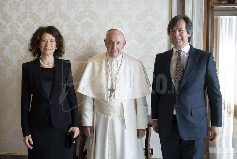 Intesa Sanpaolo, cordoglio per scomparsa Papa Francesco “Guida luminosa”