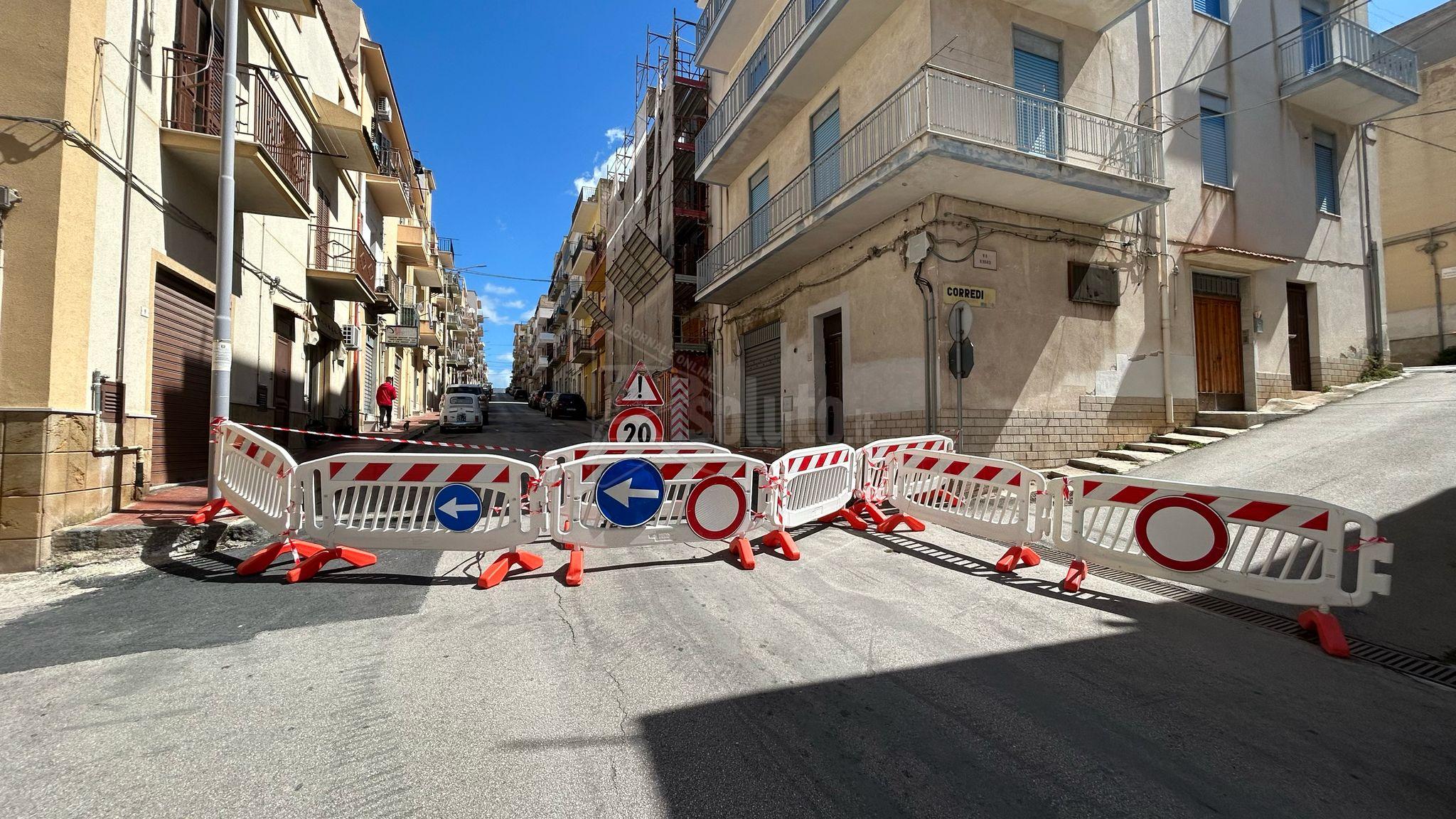 Via Cronio chiusa al transito e anche il terzo giorno nessun intervento