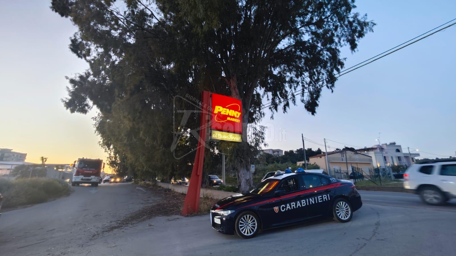 Per i rami pericolanti chiusa al transito via Pompei
