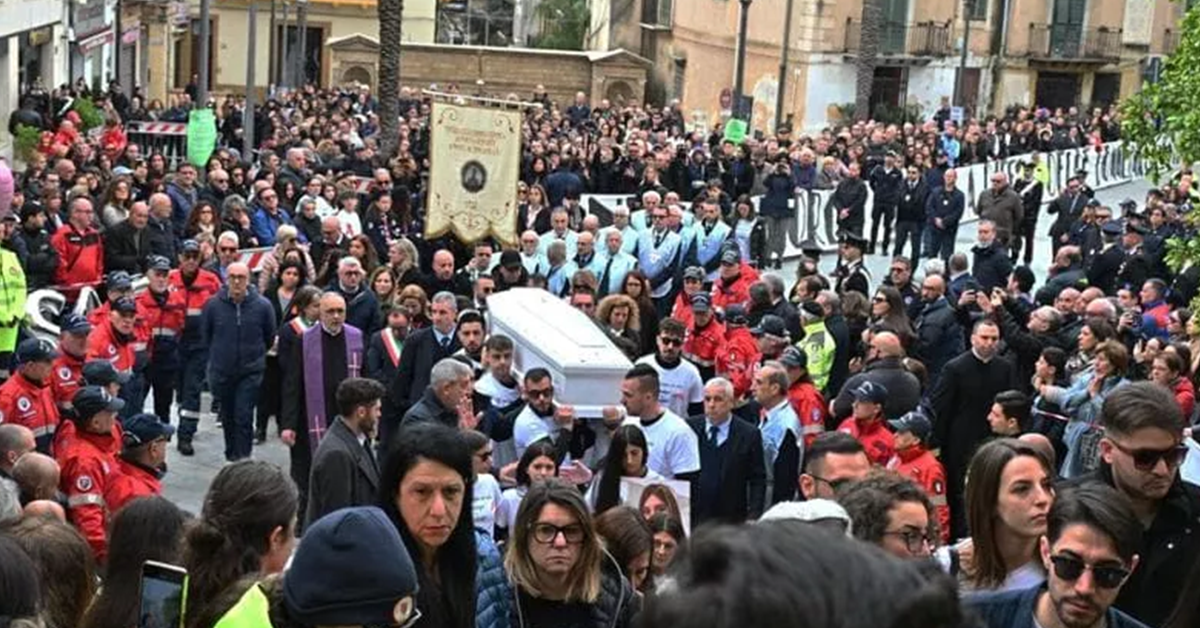 L’ultimo saluto a Sara Campanella: folla, commozione e messaggi contro la violenza