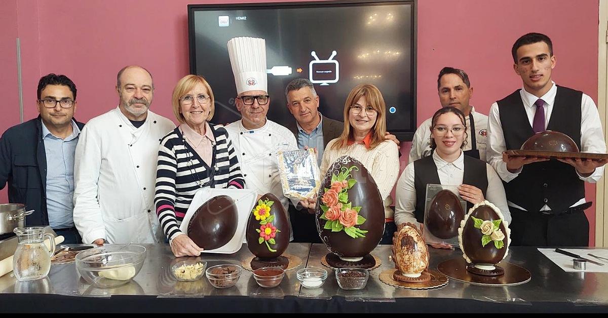Uovo di cioccolato, creatività e tradizione si incontrano a Sciacca
