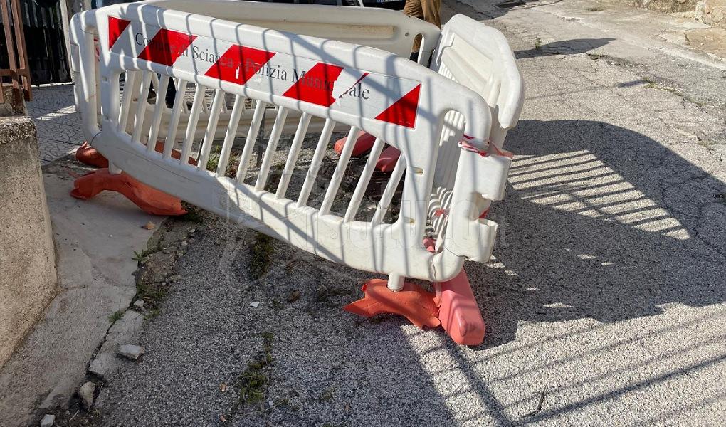 Transenna in via delle Felci, abitazioni senza acqua e raggiungibili solo a piedi