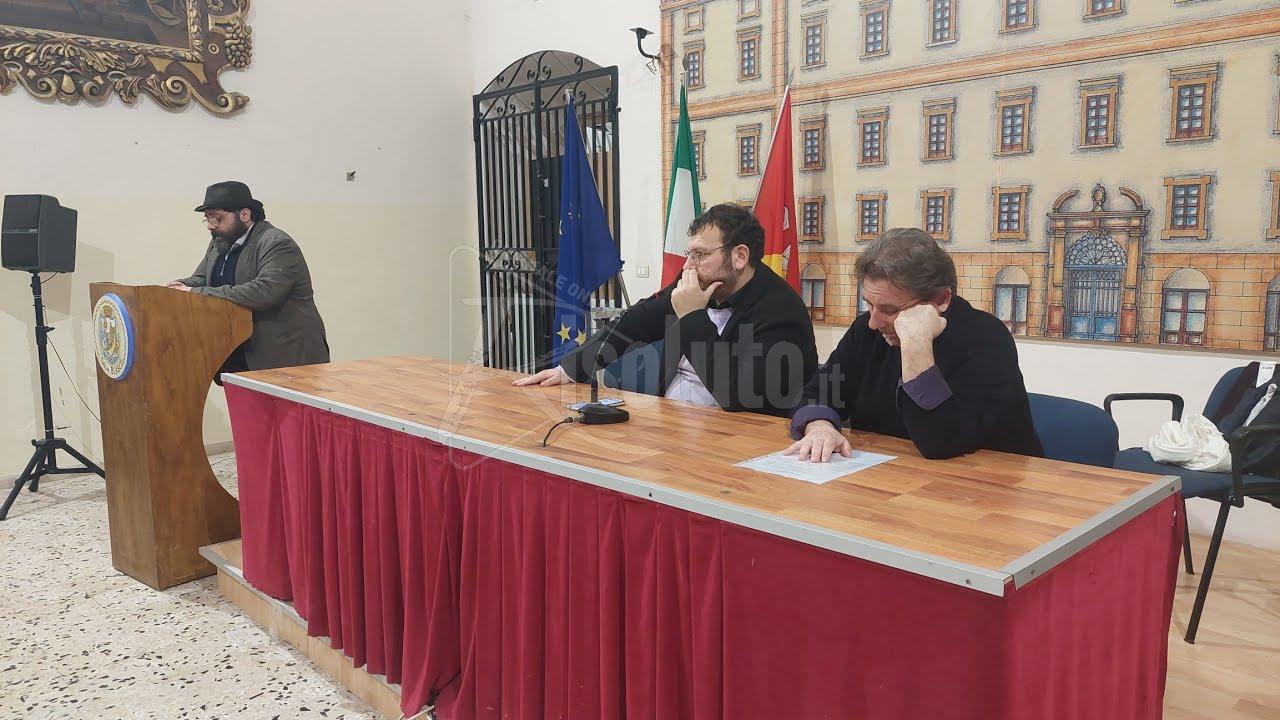 Compagnie di Sciacca a confronto nella Giornata del Teatro, dibattito sul Samona' (Video)