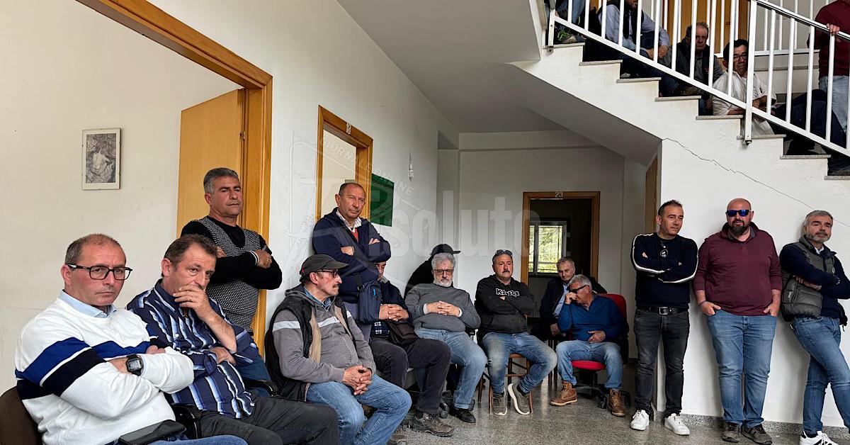 Stagione irrigua a rischio, dipendenti del consorzio senza stipendio lasciano le auto a casa