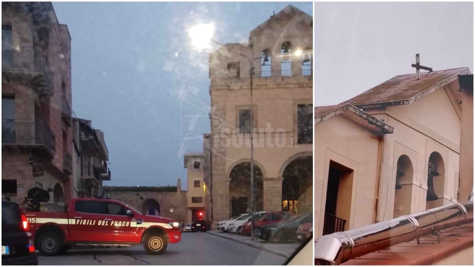 Sciacca, il vento stacca la croce sulla chiesa del Giglio
