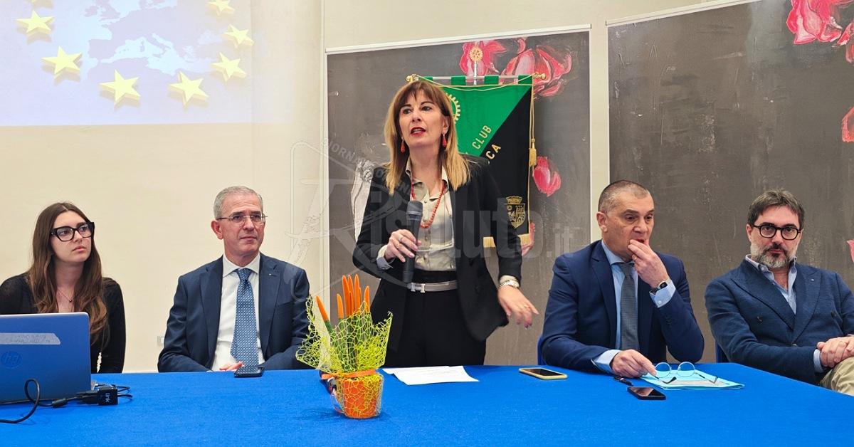 L'eurodeputato Falcone al "Fermi" di Sciacca: "Qui per parlare ai ragazzi d'Europa" (Video)