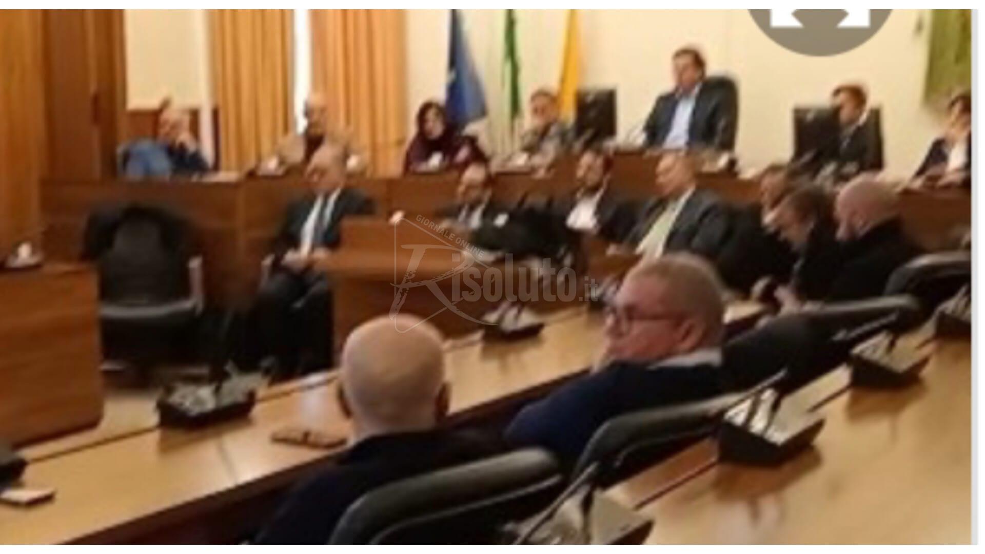Problemi economici di Aica e possibile rincaro in bolletta, il sindaco: "Non sulle spalle dei cittadini" (Video)