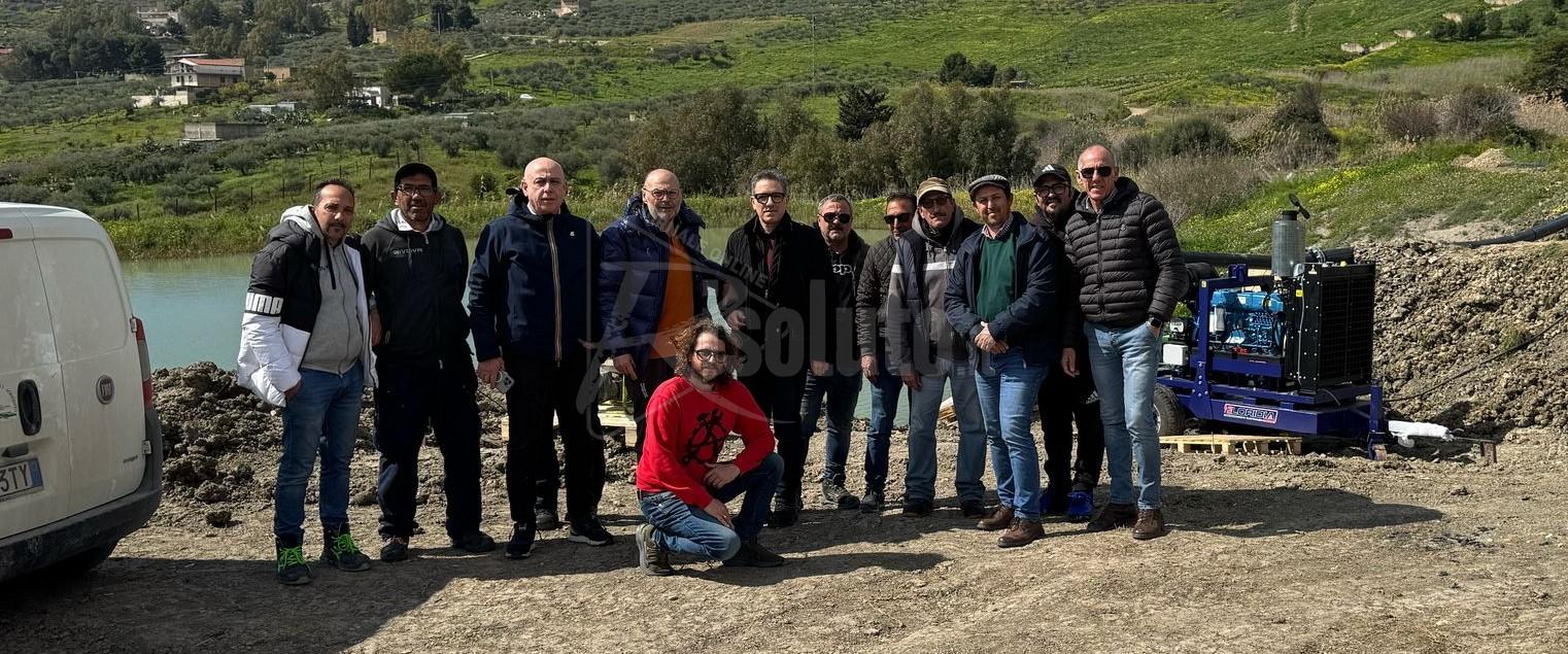 Motopompa sul Verdura di notte spenta, operai del consorzio senza stipendio