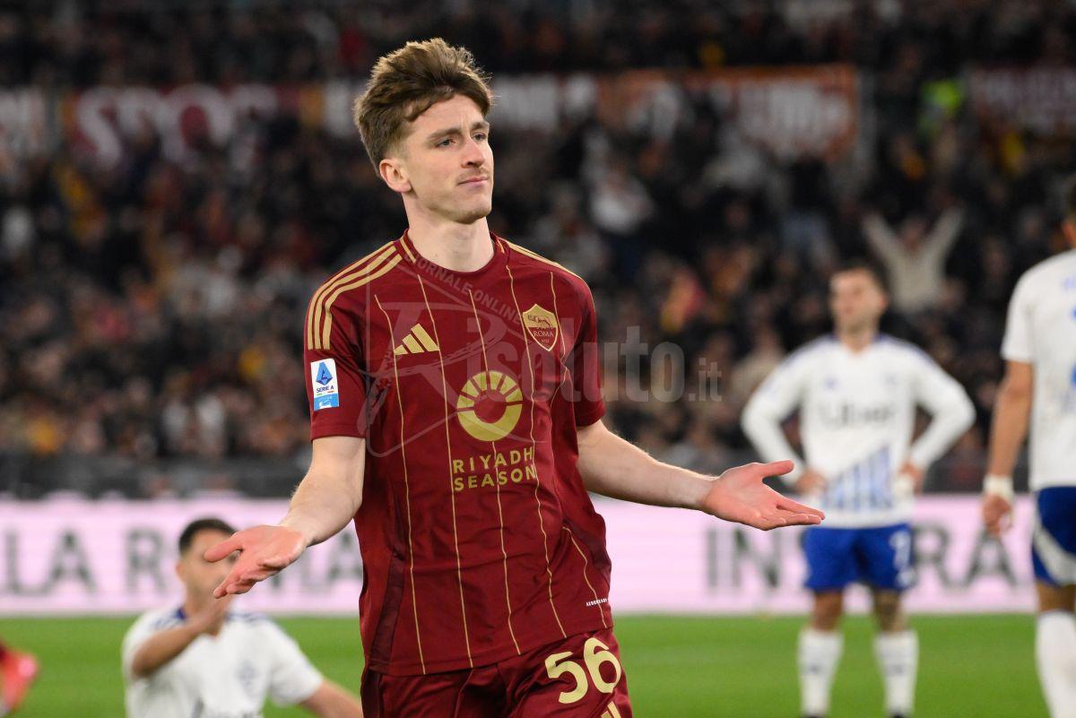 La Roma piega il Como 2-1 con Saelemaekers e Dovbyk
