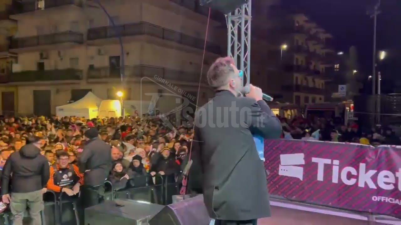 Carnevale di Sciacca, folla per Dargen D'Amico (Video)
