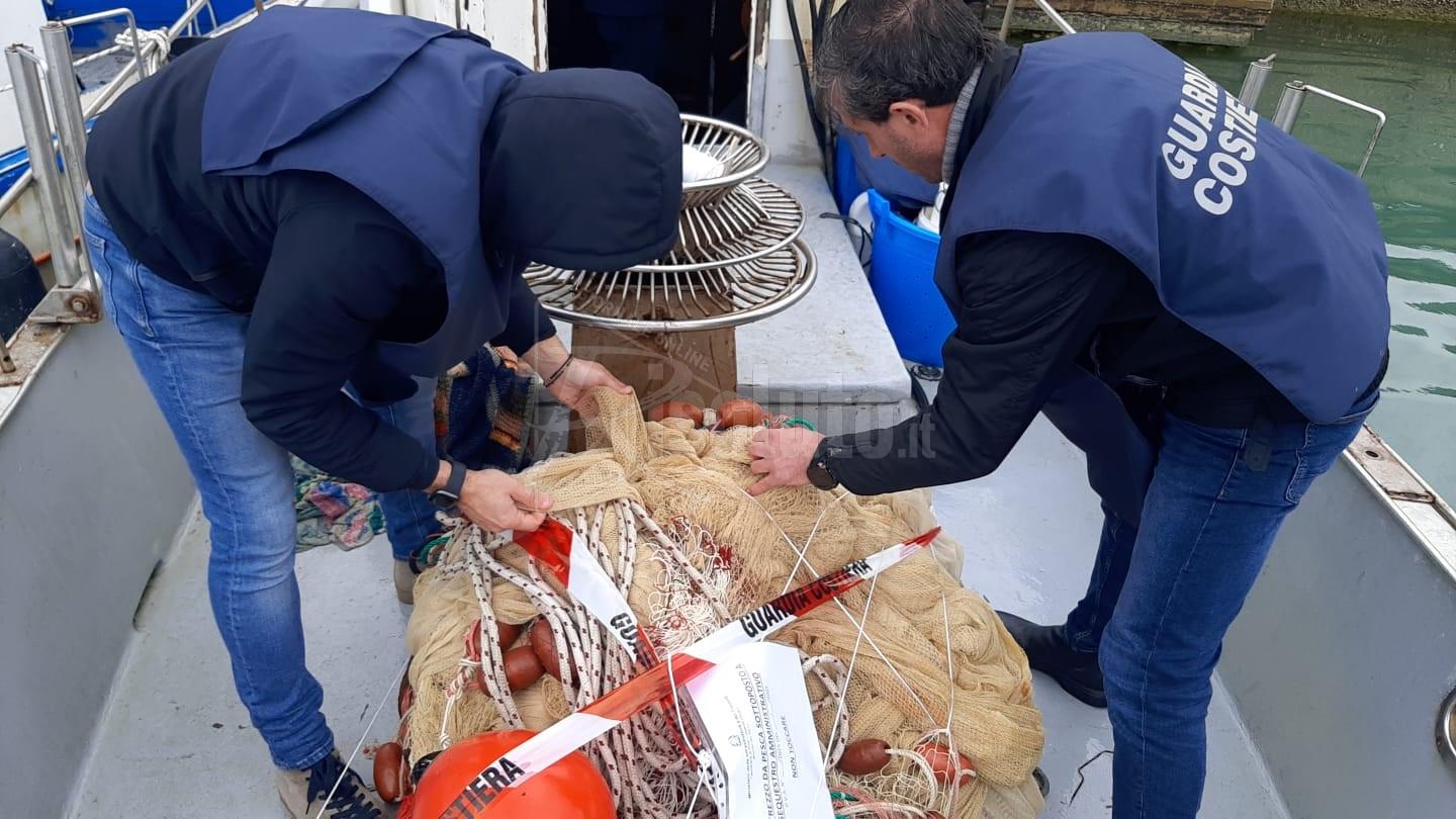 Tra Sciacca e Selinunte sequestrato un quintale di novellame
