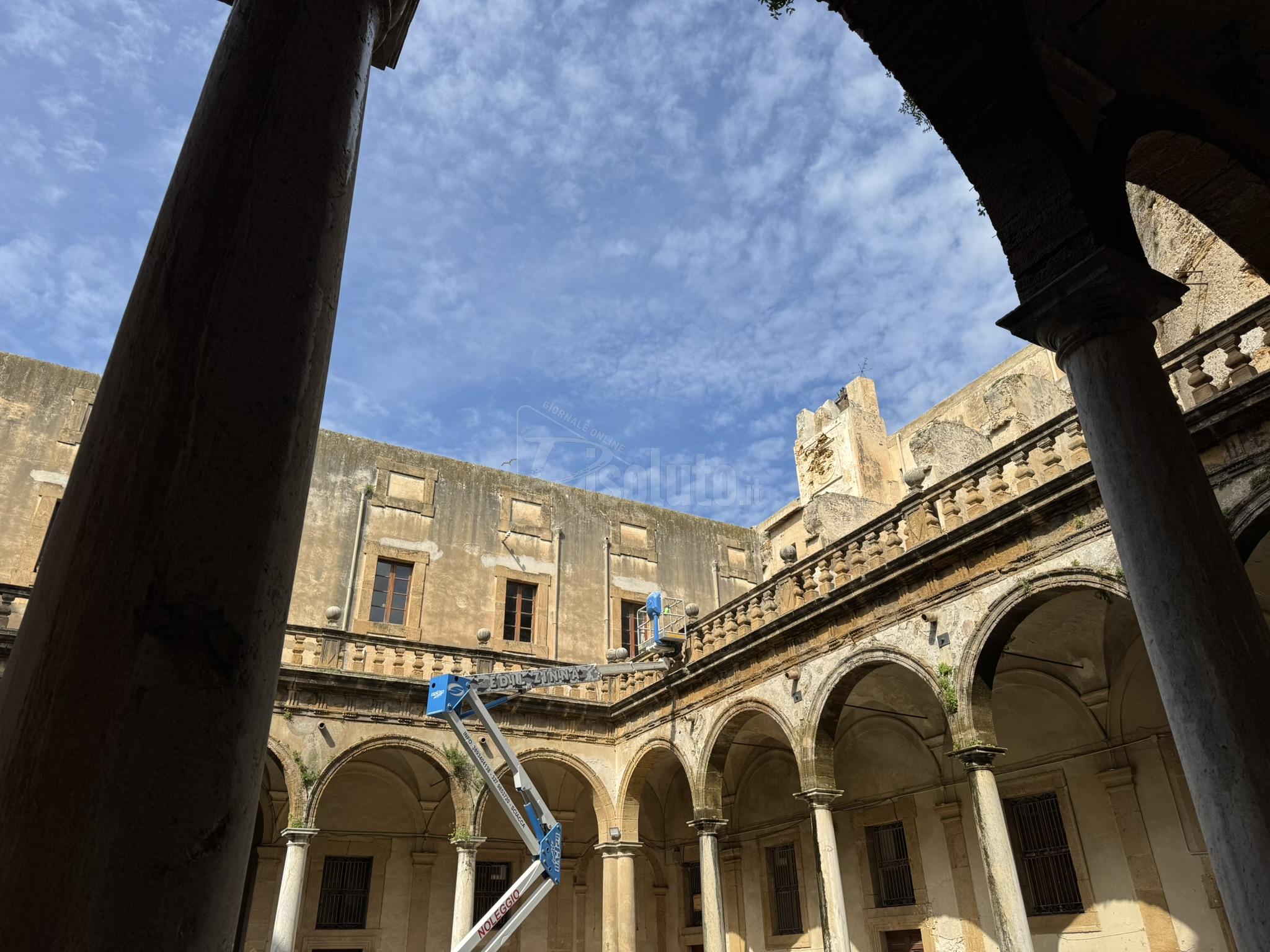 Lavori di manutenzione al Comune di Sciacca, intervento nei due atrii