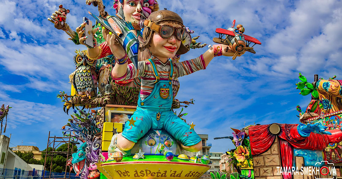 “Arriva la festa”, anteprima del Carnevale di Sciacca 2025 in piazza Scandaliato