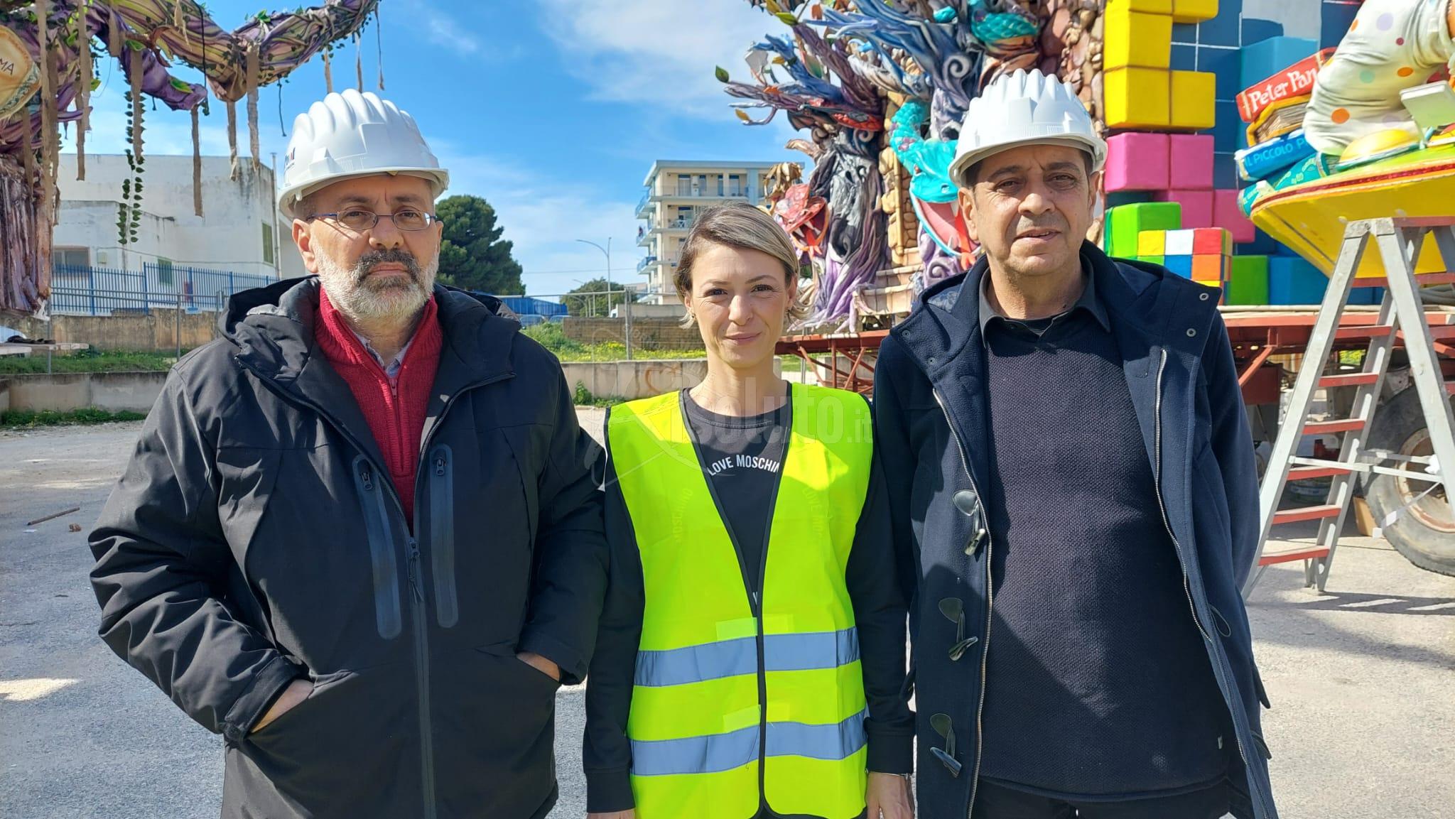 Carnevale e sicurezza, dispositivi di protezione per l'assemblaggio dei carri (Video)