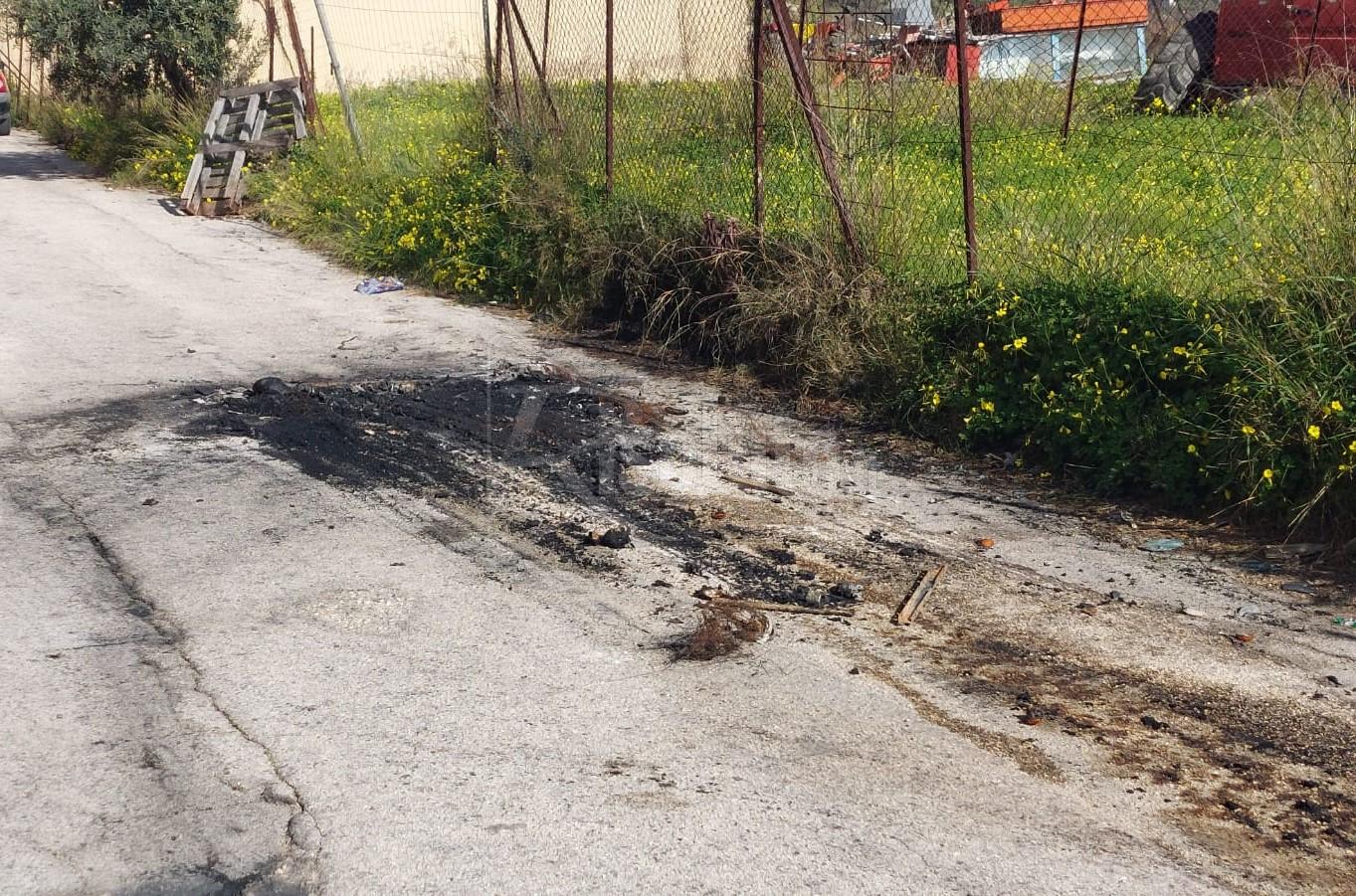 Auto a fuoco a Sciacca, indagini in corso