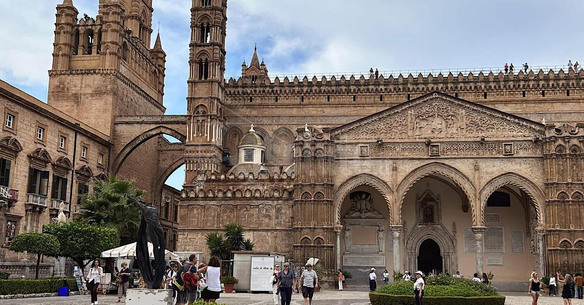 Turisti a Palermo perdono il figlio di 5 anni, lo ritrova la polizia
