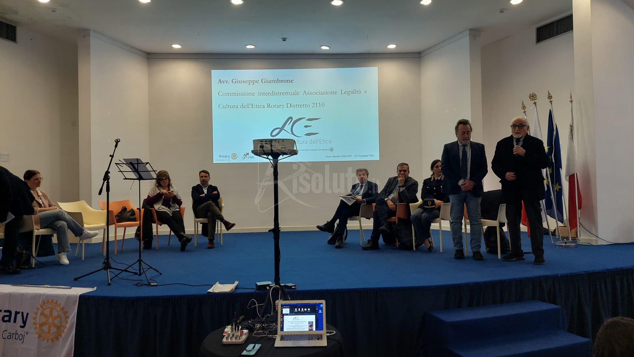 Emergenza crack, confronto con gli studenti a Menfi (Video)