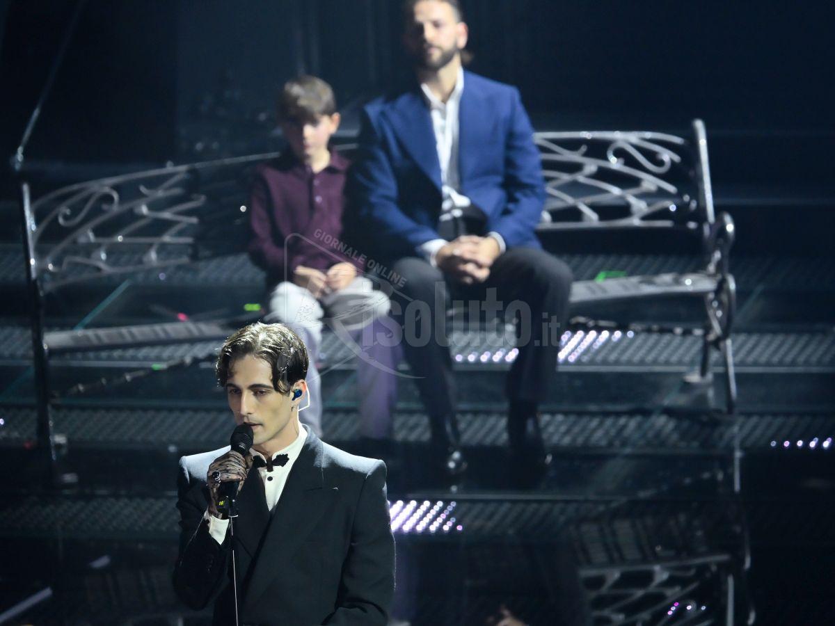Sanremo, omaggio di Damiano a Dalla con “Felicità”. Borghi sul palco