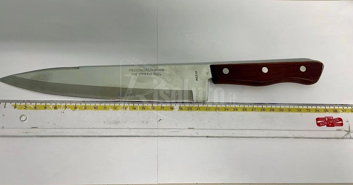 Minaccia il medico con un coltello, arrestato