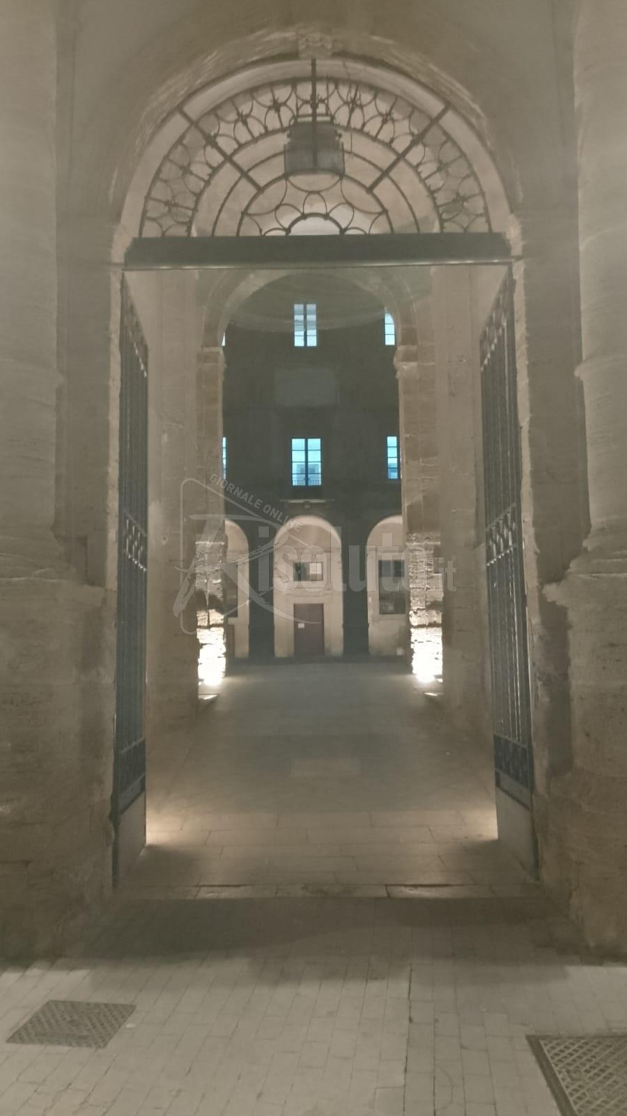 Dimenticano ancora il Comune di Sciacca illuminato e aperto a tarda ora (Video)