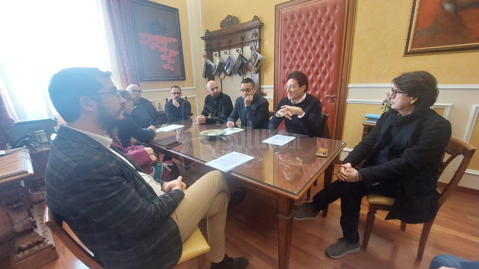 Murales fatti dagli studenti del "Bonachia" per fermare i vandali al parcheggio Catusi (Video)