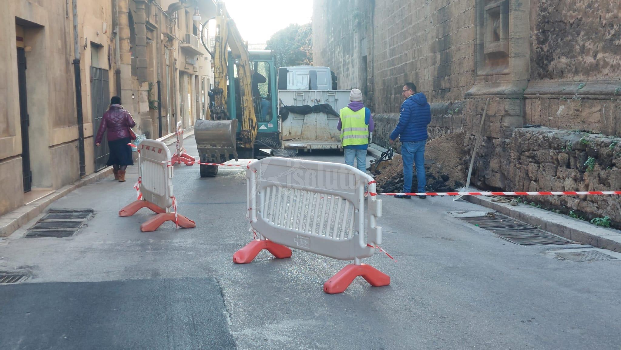 Lavori a termine in  corso Vittorio Emanuele, il rammarico di Curreri: "Piove, rinviati in via Catusi"