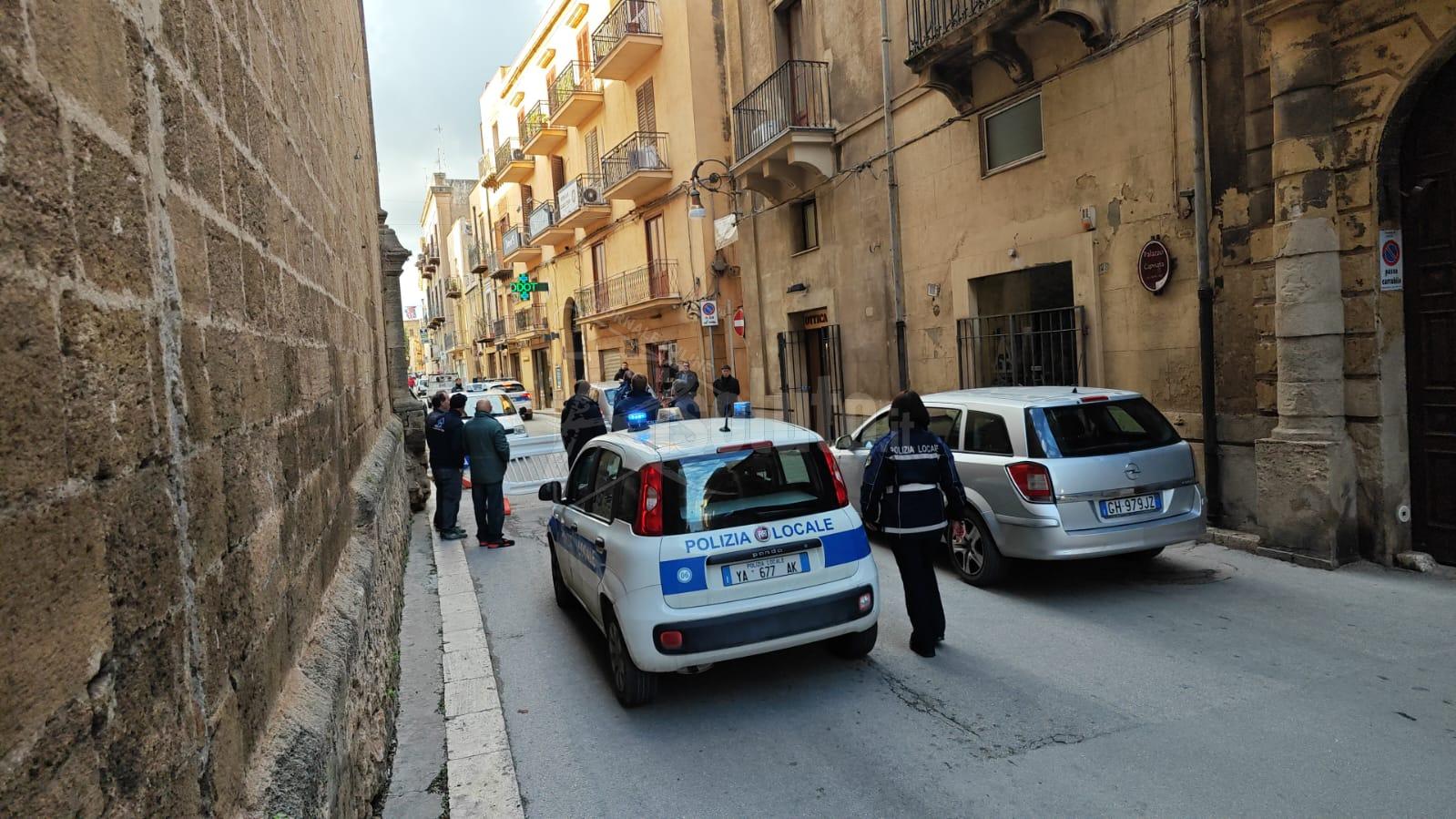 Cedimento stradale in Corso Vittorio Emanuele a Sciacca, chiuso il transito in un senso di marcia