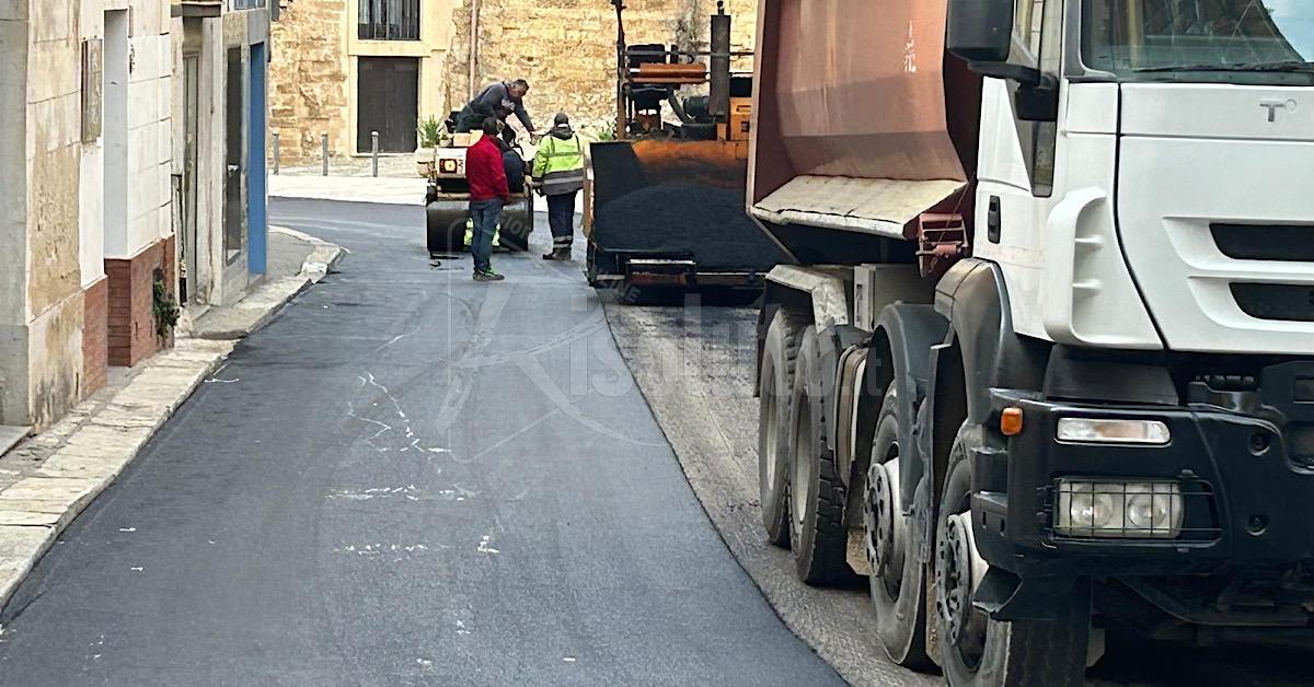 Sciacca, oggi si asfalta corso Vittorio Emanuele chiuso al traffico 