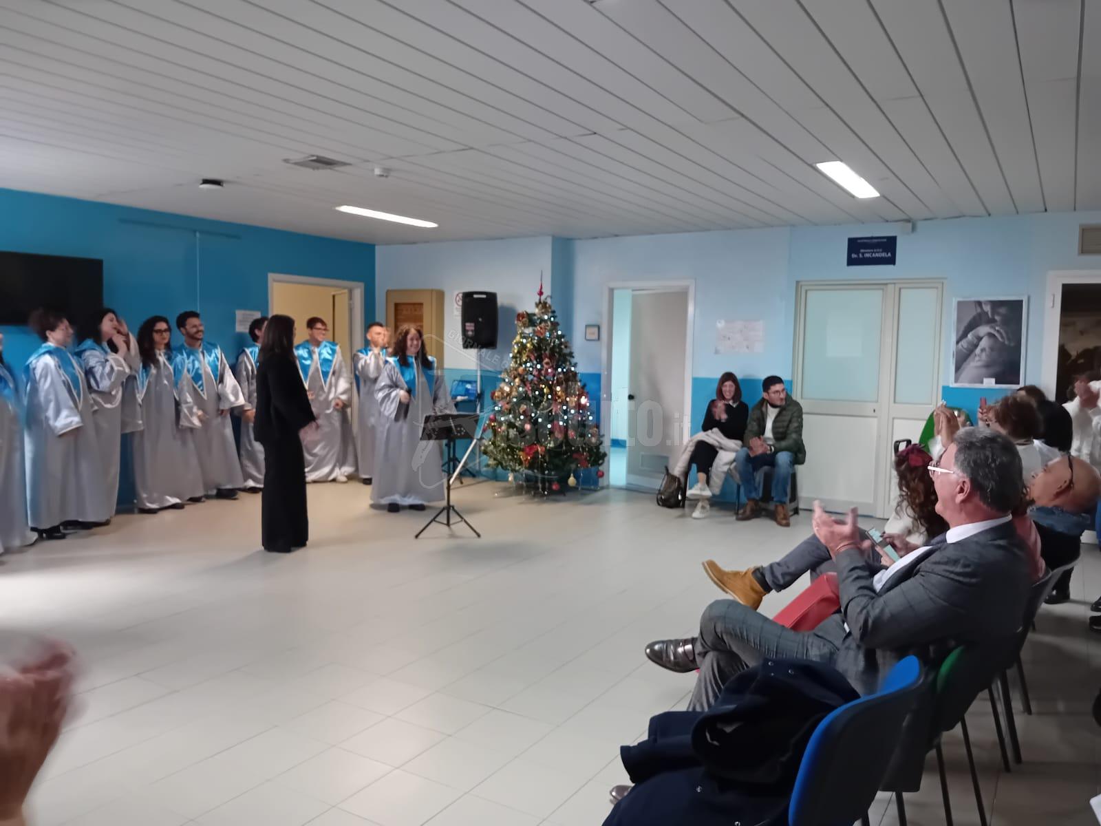 Epifania, esibizione dell'Agrigento Gospel Choir nella Ginecologia di Sciacca (Video)
