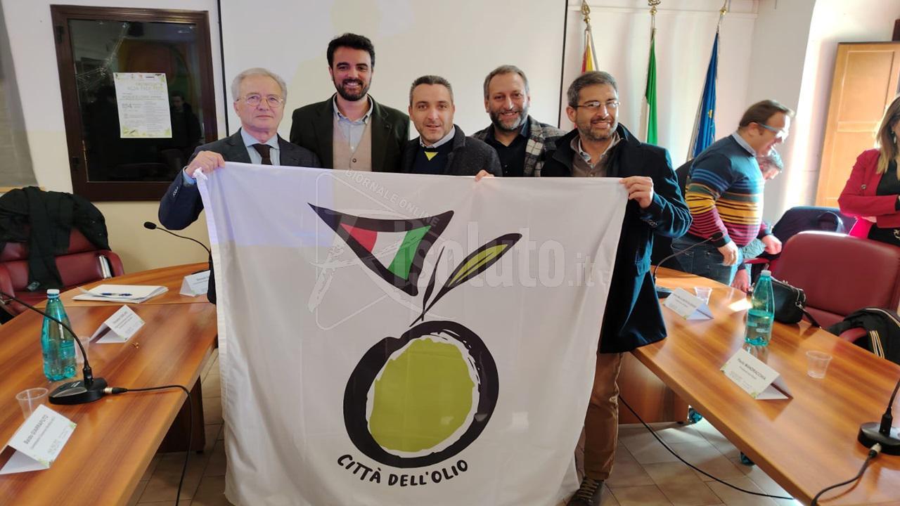 Caltabellotta tra le "città dell'olio", consegna del vessillo