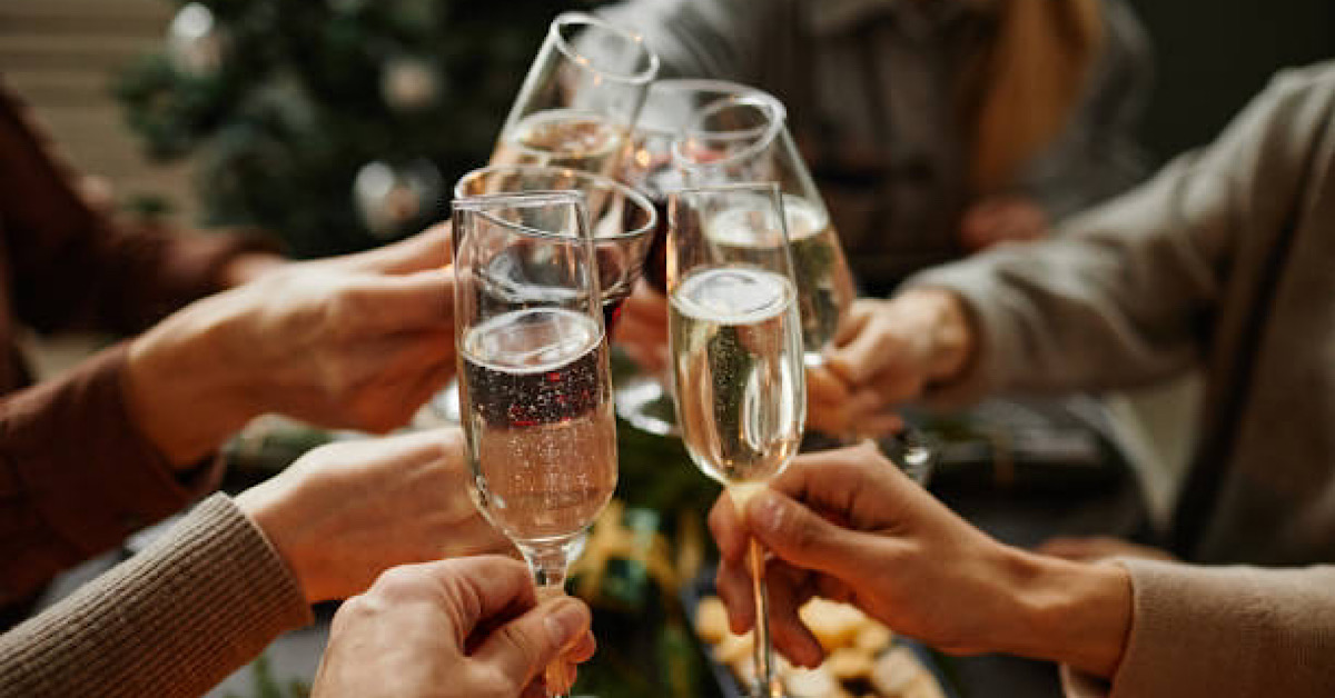Festività natalizie, sanzioni per brindisi e nuovo Codice della strada