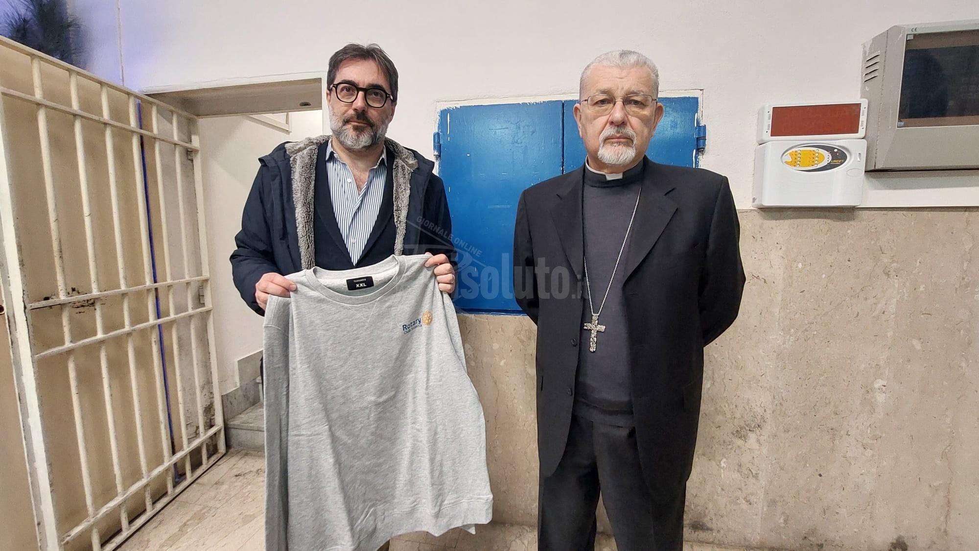 Natale al carcere di Sciacca, il Rotary dona felpe ai detenuti (Video)