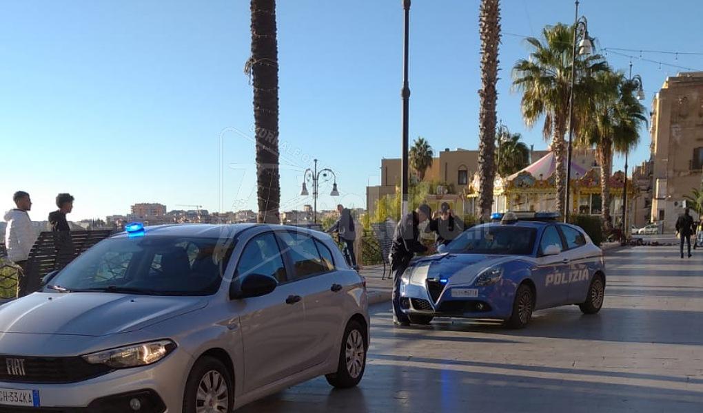 Sciacca, controlli antidroga della polizia in pieno centro