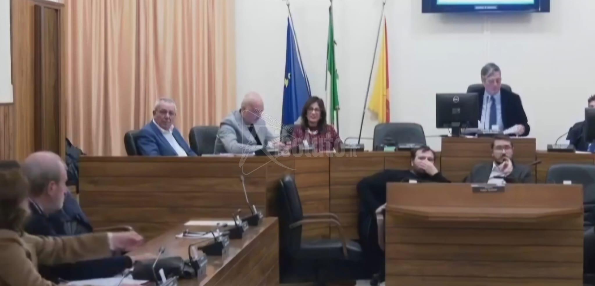 Un uomo entra in aula e inizia a gridare, sospeso il consiglio comunale di Sciacca