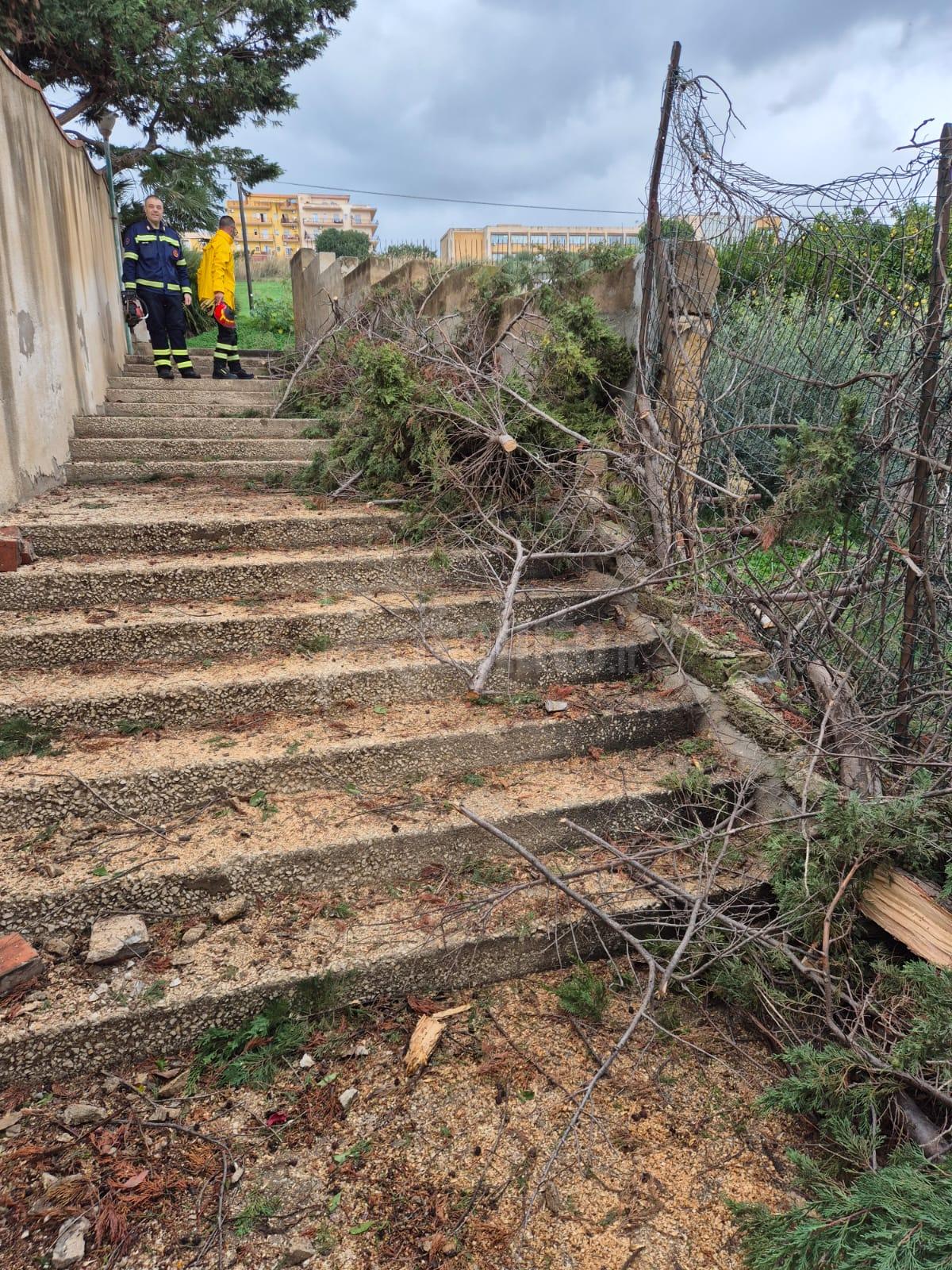 Tromba d'aria su Sciacca nella notte, in azione anche le Squadre Tecniche di Soccorso