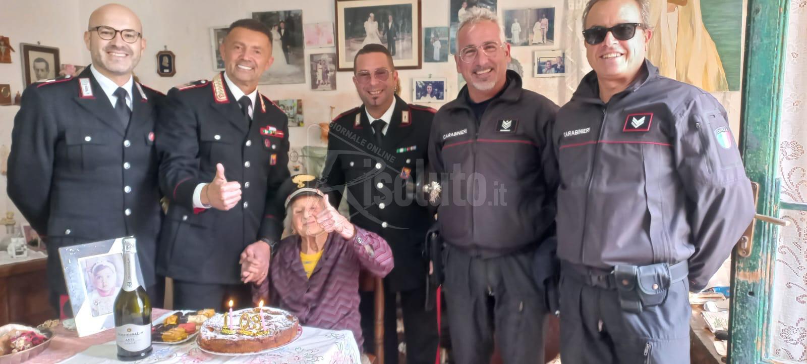 I Carabinieri festeggiano Zia Rosina, 103 anni di storia a Favignana