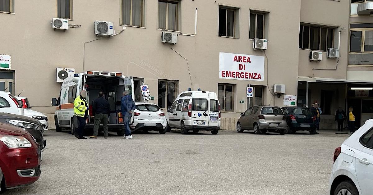 Occupavano i posti auto per i disabili, multe da 165 euro all'ospedale di Sciacca