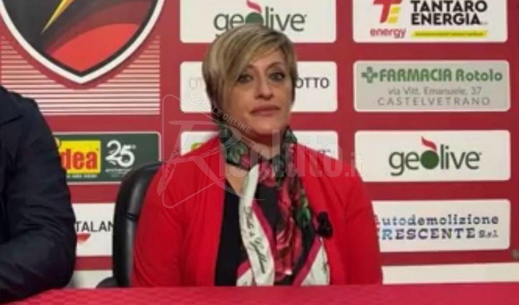 Tagliate le gomme alla vettura della presidente della Folgore