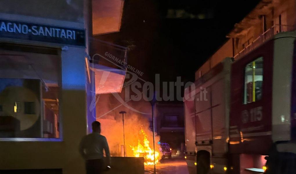 Auto in fiamme a Ribera