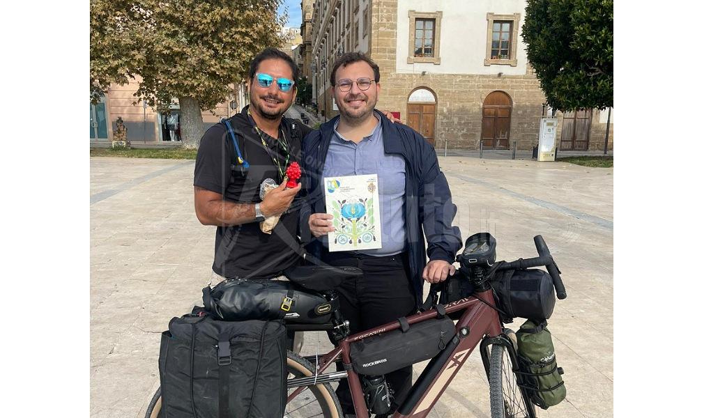 Il vincitore del "Grande Fratello" 2009 fa tappa a Sciacca nell'ambito di un tour culturale