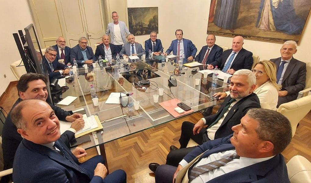 Biglietti aerei a fine anno, cresce il rimborso della Regione
