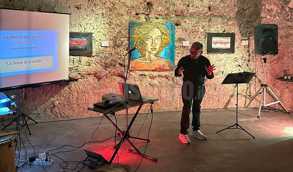 Commemorazione dei defunti a Sciacca, canti antichi e tour delle corti nobiliari (Video)