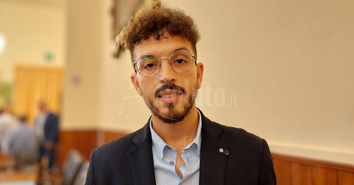 Certa non decide, al momento resta assessore al telefono
