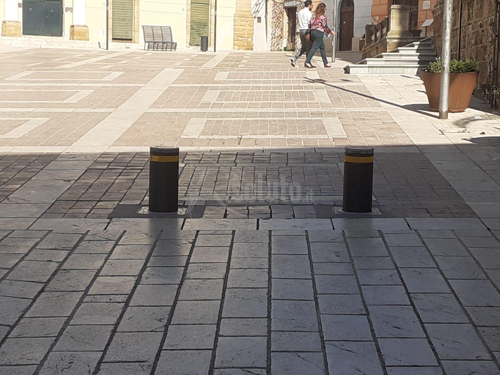 Solo residenti e autorizzati in piazza Duomo, attivati i dissuasori automatici