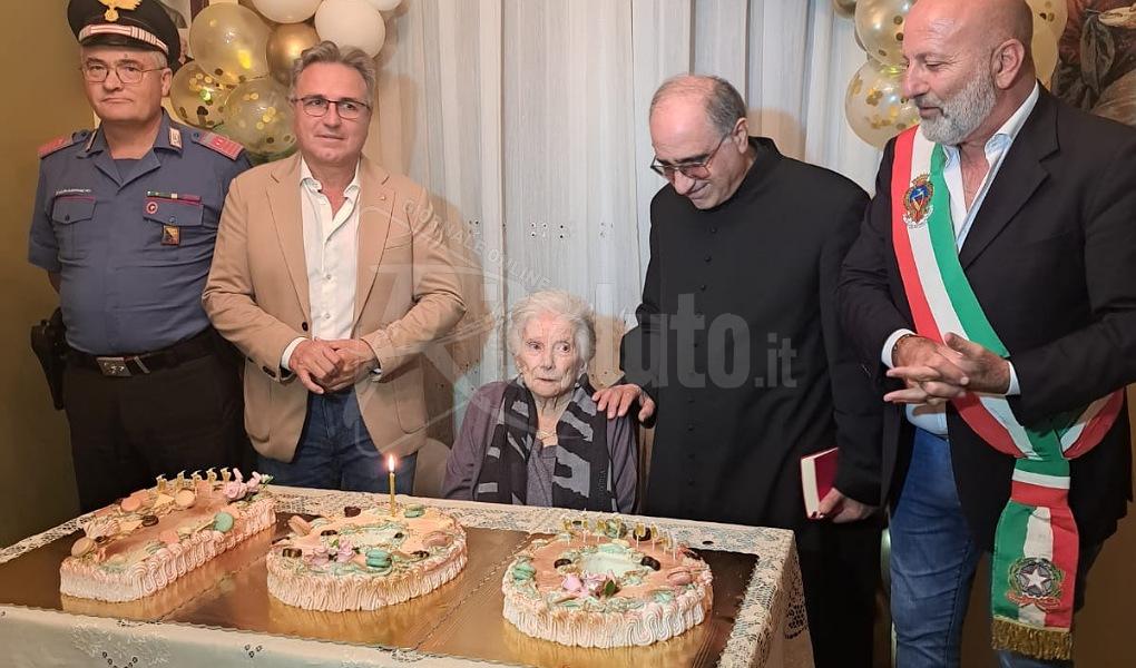 Un secolo di vita per Rosa Baldi, festa a Sambuca