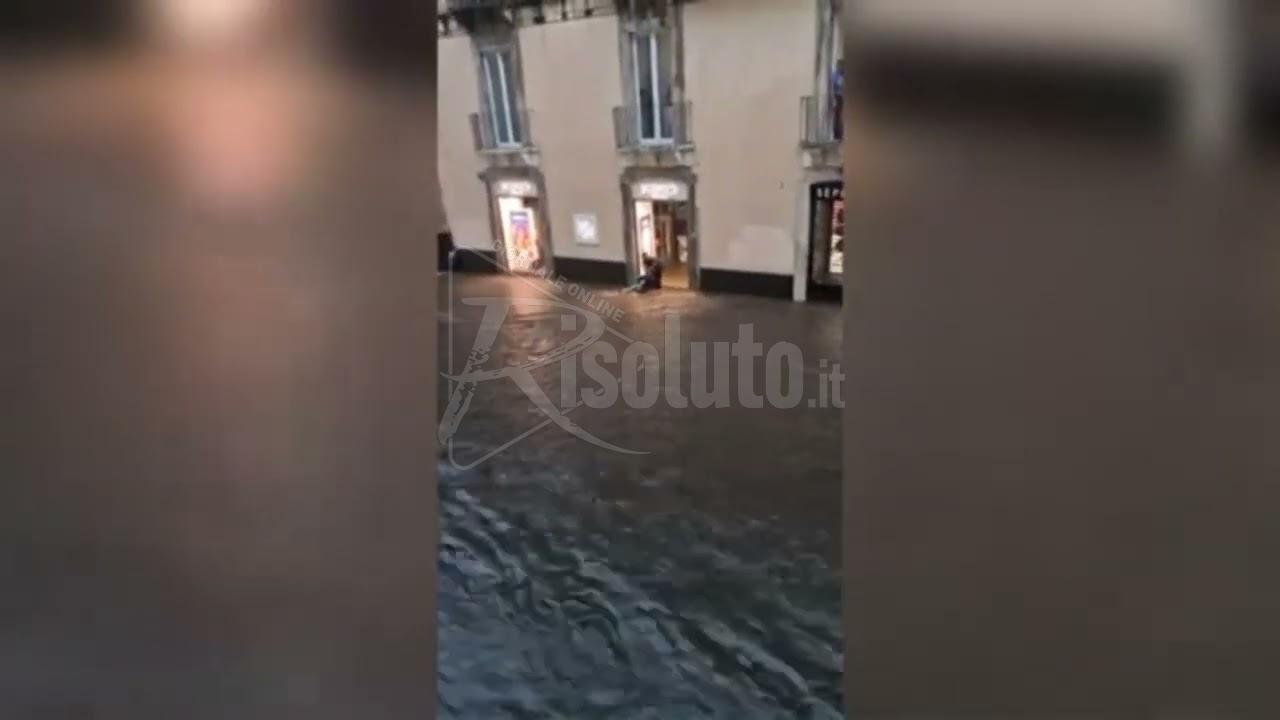 Angela come Tomas, pronto intervento mentre la strada e' un fiume (Video)
