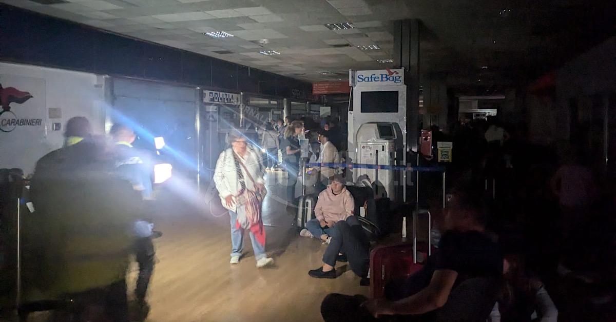 Maltempo, allagato l’Aeroporto di Palermo: voli dirottati e partenze bloccate