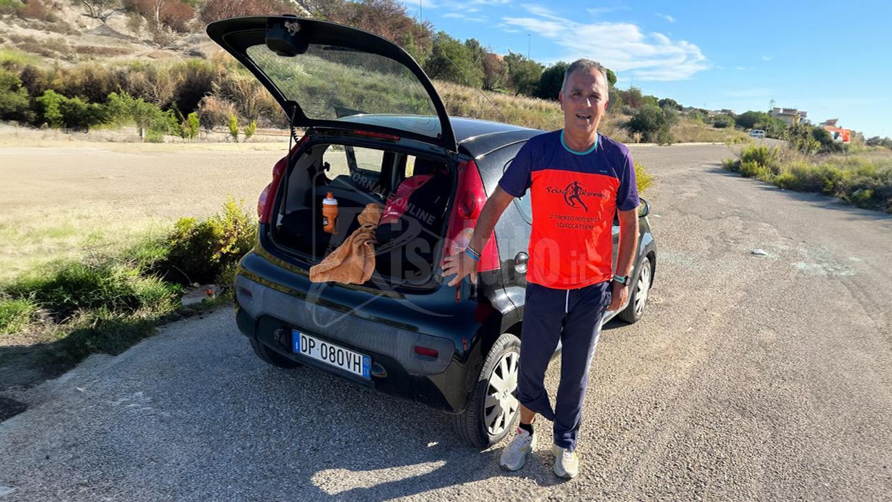 Auto dei runners con sportelli aperti a Sciacca per difendersi dai ladri che spaccano i vetri