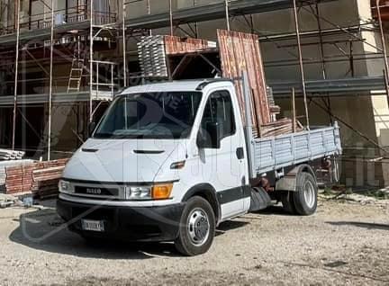 Rubato un furgone in un cantiere a Sciacca, il proprietario: “Vi scopriremo grazie alle telecamere”