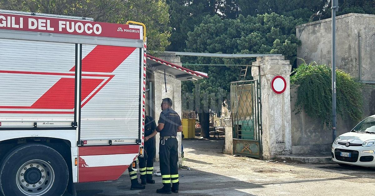 Bonifica dei vigili del fuoco al cimitero di Sciacca, danni all’impianto elettrico (Video)
